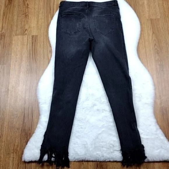 F21 Women's High Rise Distressed Black Skinny Jeans - Picture 8 of 11